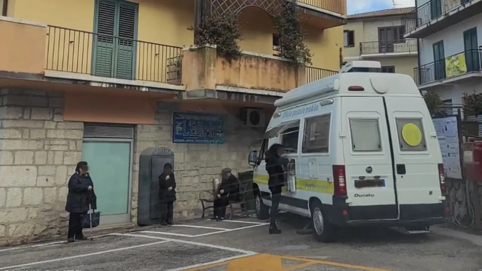 Poste Italiane arriva la replica sull’ufficio postale di Colli a Volturno. “Siamo in attesa della relazione tecnica sullo stabile. In caso di agibilità subito i lavori e la riapertura”.